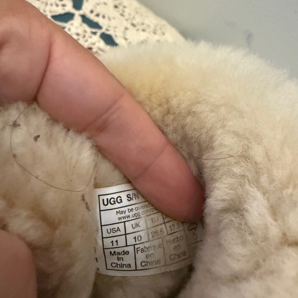 UGG Tan Kids Slippers with Cream Fur - Picture 5 of 6